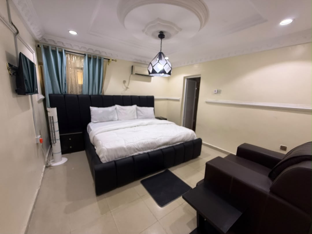 Royal Apartment (3/4)